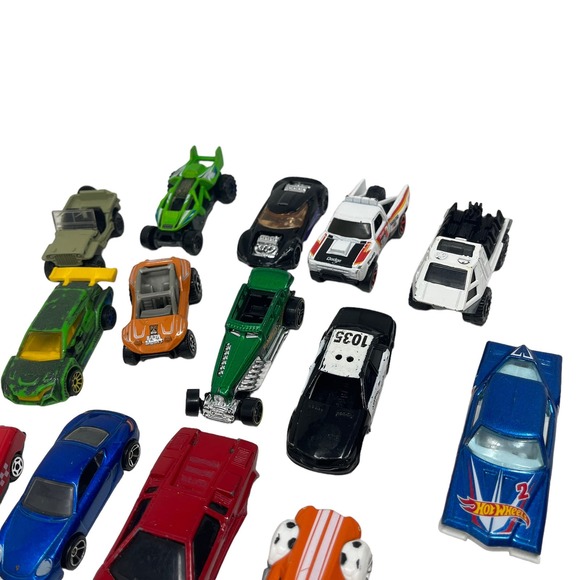 Die Cast Lot of 18 Miscellaneous Cars Trucks Hot Wheels Dodge Muscle Car - Picture 8 of 9